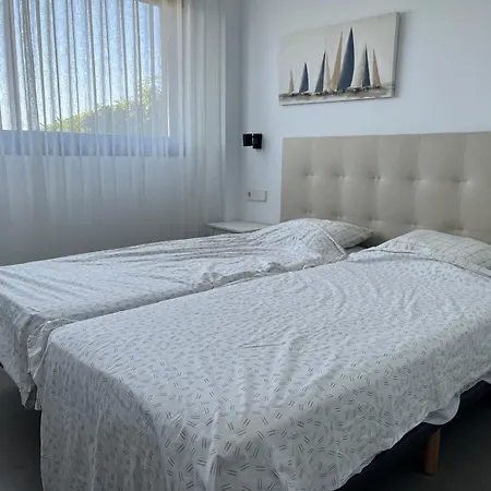 Apartment - Sleeps 4 - Parking - Garden - Pool Apartment