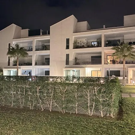 Apartment - Sleeps 4 - Parking - Garden - Pool Apartment *