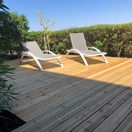 Apartment - Sleeps 4 - Parking - Garden - Pool