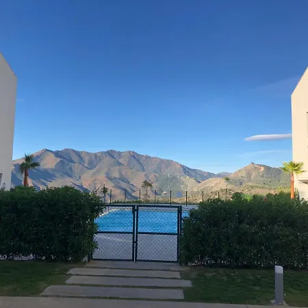 - Sleeps 4 - Parking - Garden - Pool